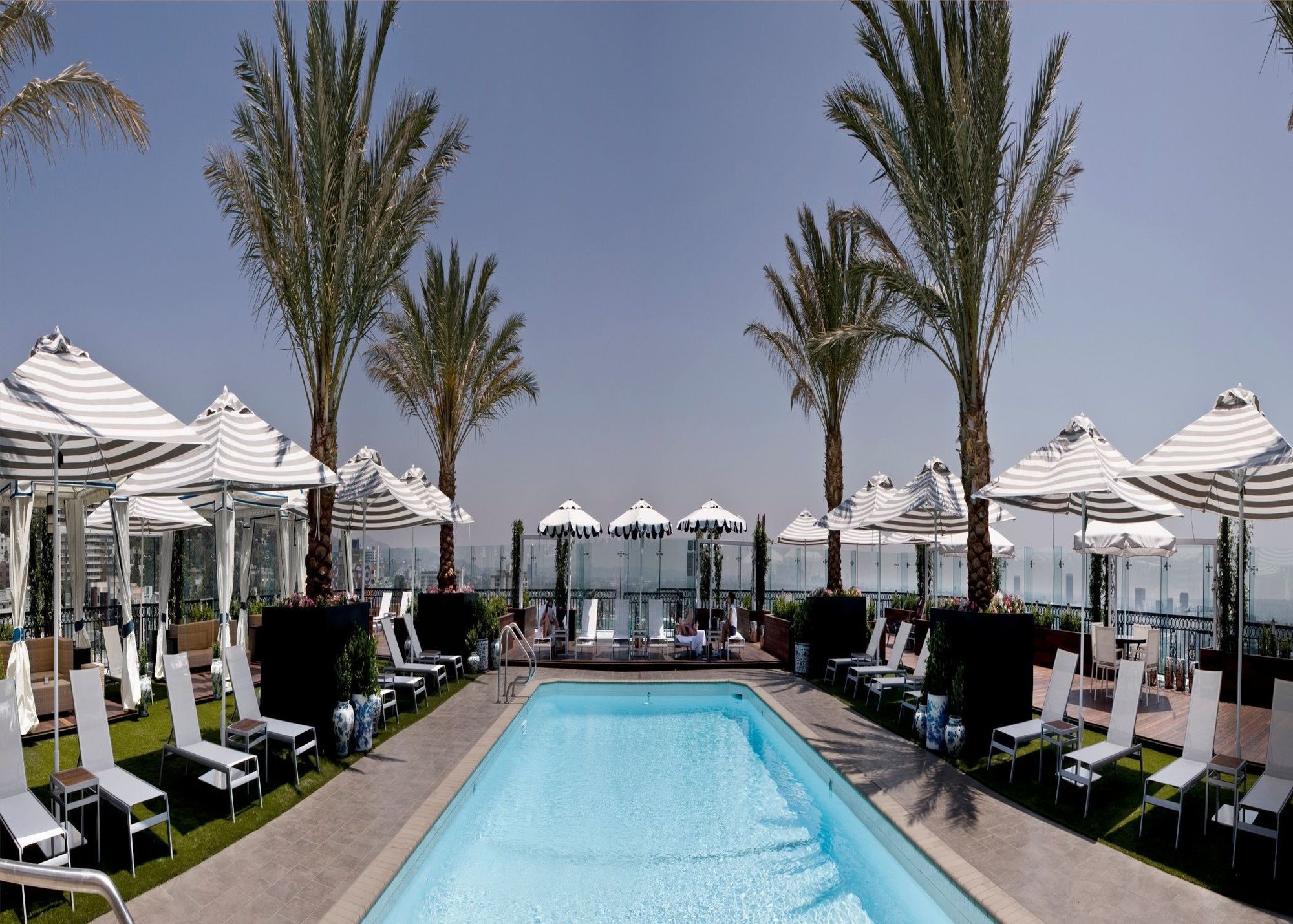 The London West Hollywood At Beverly Hills Екстериор снимка The pool at the Standard, Hollywood