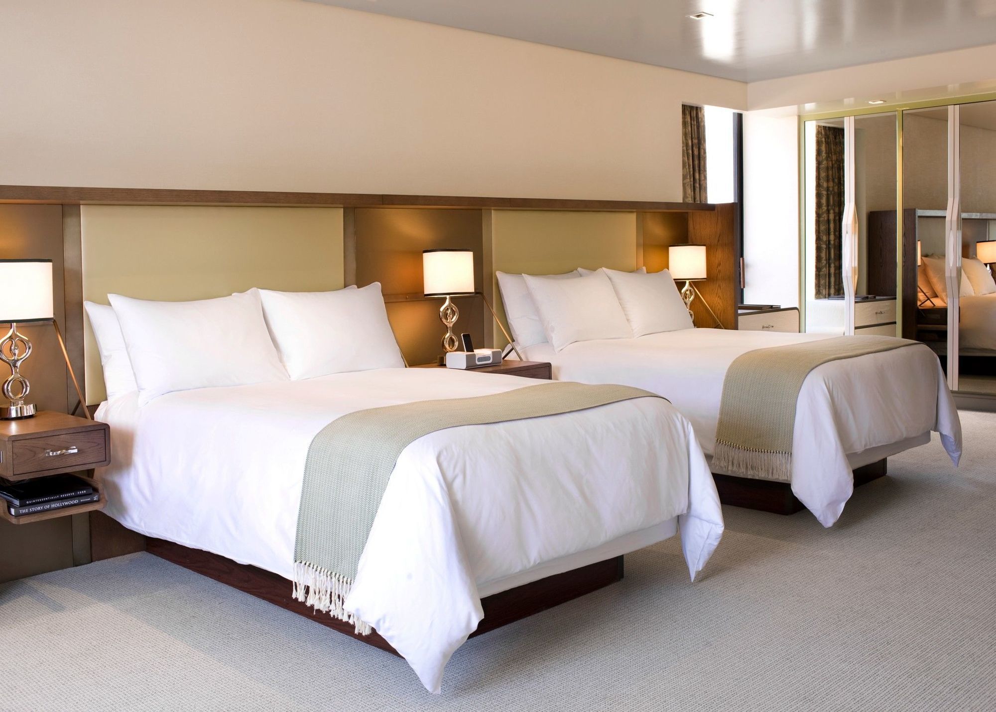 The London West Hollywood At Beverly Hills Екстериор снимка A guest room at the MGM Grand