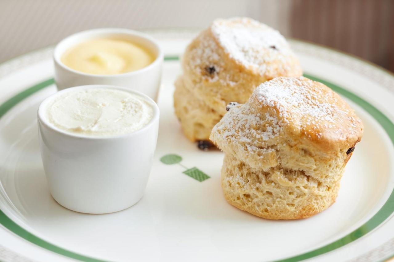 The London West Hollywood At Beverly Hills Екстериор снимка Scones with clotted cream and jam