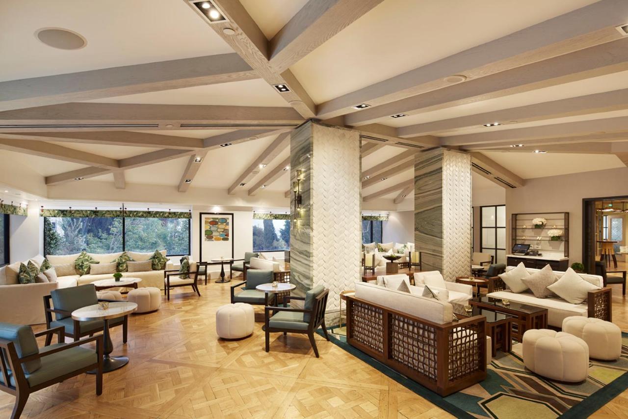 The London West Hollywood At Beverly Hills Екстериор снимка The lounge at the airport